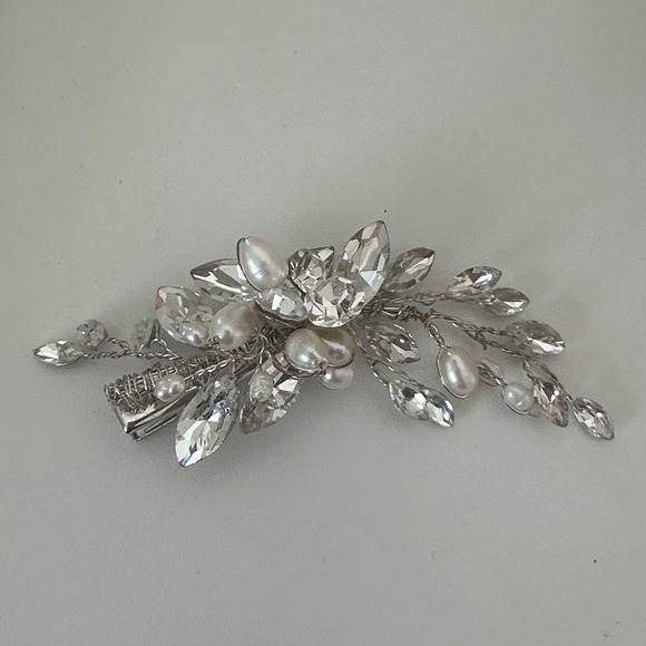 Elegant Silver and Pearl Hair Clip